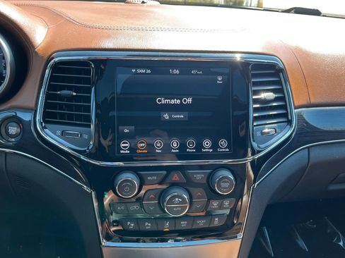 Used 2020 Jeep Grand Cherokee Overland AWD/4WD image 16