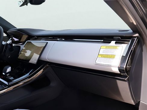 New 2026 Land Rover Range Rover Sport Dynamic SE AWD/4WD image 10