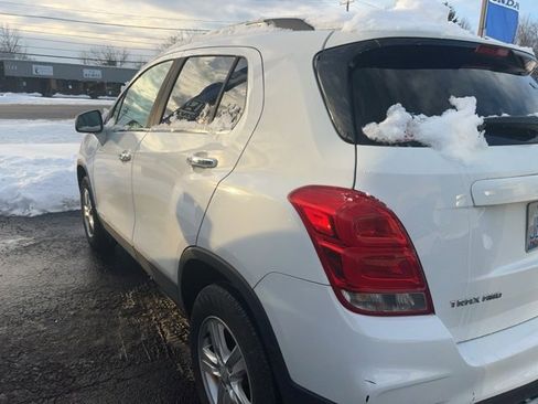 Used 2017 Chevrolet Trax LT w/ LT Convenience Package image 5