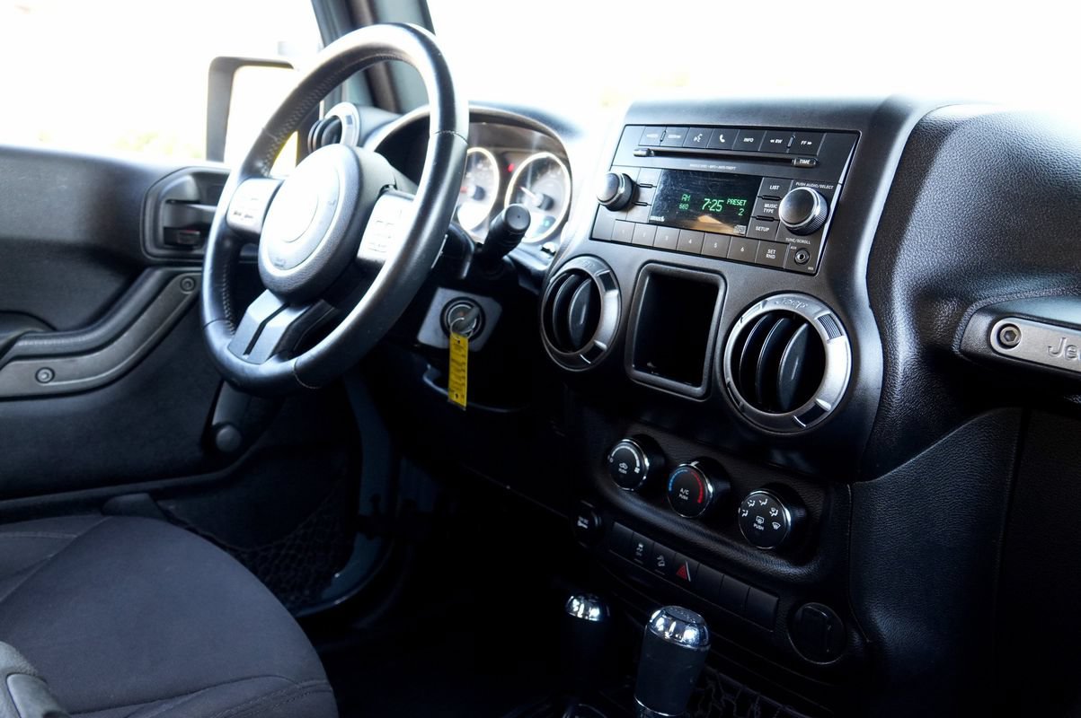 Used 2015 Jeep Wrangler Sport AWD/4WD image 7
