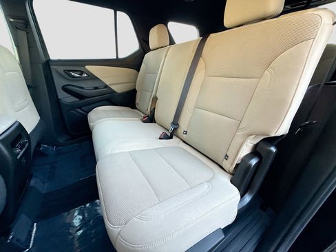 Used 2023 Chevrolet Traverse LS image 20