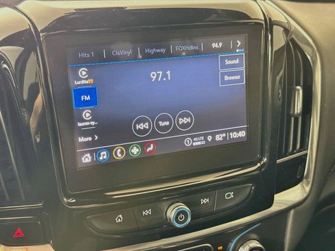 Used 2023 Chevrolet Traverse LT FWD image 9