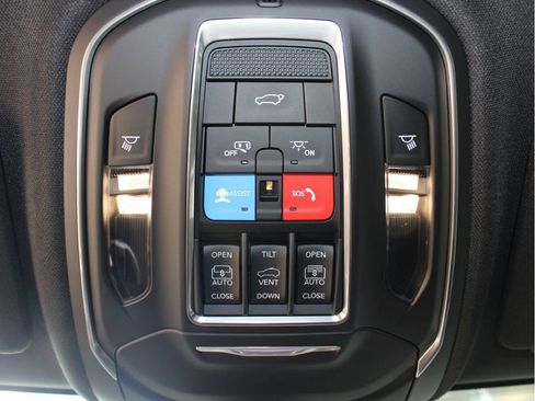 New 2025 Jeep Grand Cherokee Limited w/ Black Appearance Package image 23