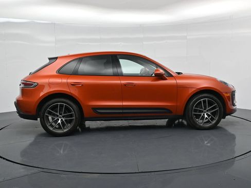 Certified 2024 Porsche Macan AWD/4WD image 8