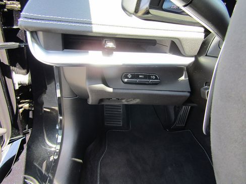 Used 2024 Chevrolet Corvette Z06 RWD image 15