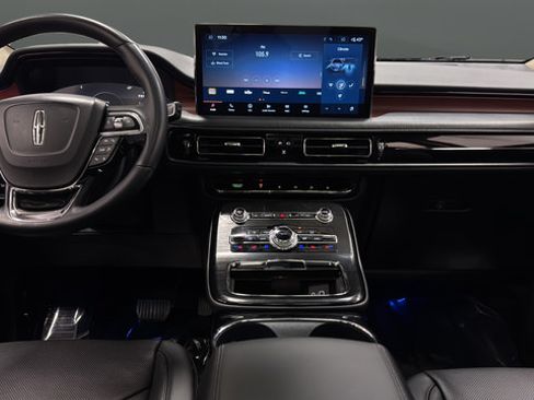 Used 2022 Lincoln Nautilus Reserve AWD/4WD image 11
