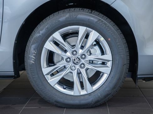 New 2026 Toyota Sienna Limited AWD/4WD image 18