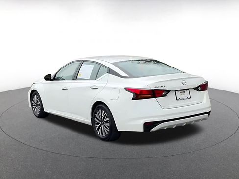 Used 2025 Nissan Altima 2.5 SV image 11