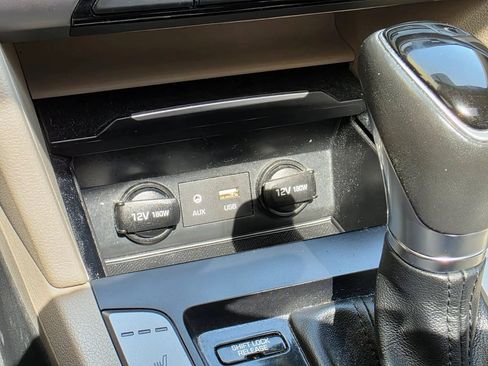 Used 2018 Hyundai Elantra Value Edition FWD image 23