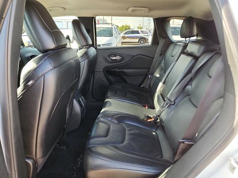 Used 2023 Jeep Cherokee Altitude Lux image 8