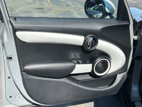 Used 2015 MINI Cooper 4-Door Hardtop image 14