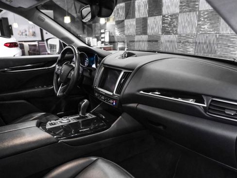 Used 2017 Maserati Levante AWD/4WD image 10
