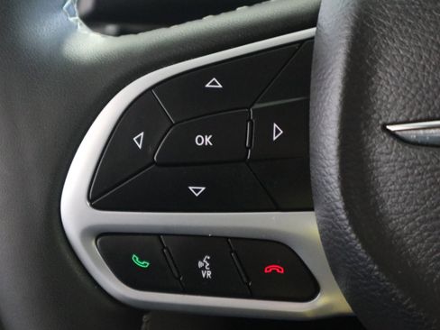 Used 2024 Chrysler Pacifica Limited image 29