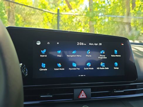 Used 2025 Hyundai Elantra SEL FWD image 22