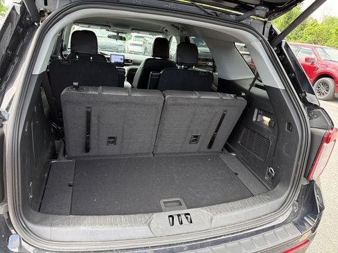 Used 2023 Ford Explorer XLT w/ Equipment Group 202A AWD/4WD image 27