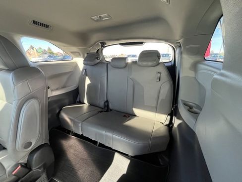 Used 2022 Toyota Sienna XLE image 32