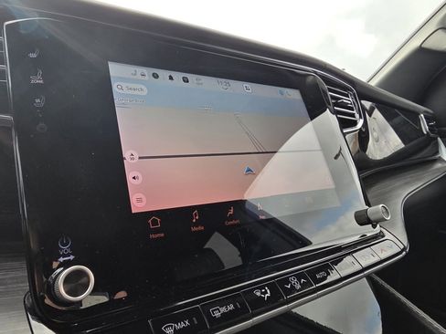 Used 2023 Jeep Wagoneer L Series III w/ Premium Group I image 17