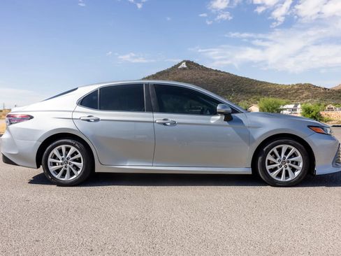 Used 2021 Toyota Camry LE image 7