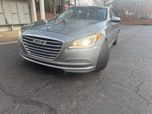 Used 2015 Hyundai Genesis 5.0 image 4