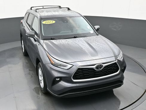 Used 2023 Toyota Highlander LE FWD image 37