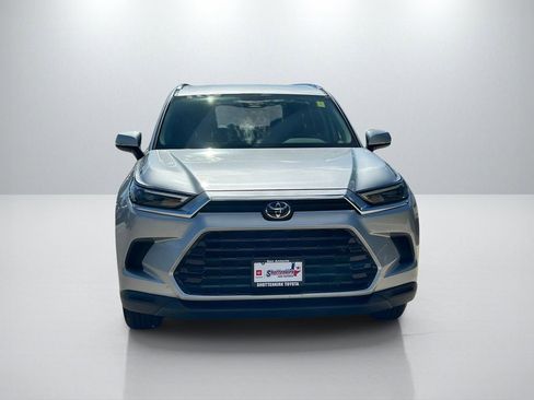 Used 2025 Toyota Grand Highlander FWD image 2