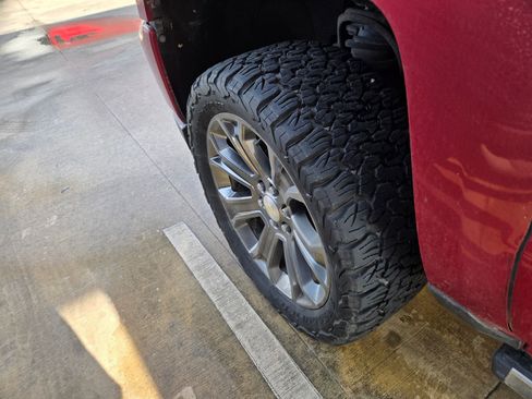 Used 2018 Chevrolet Silverado 1500 High Country image 6