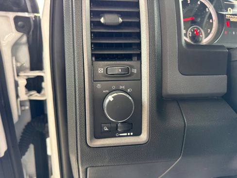 Used 2018 RAM 1500 ST w/ SXT Appearance Group AWD/4WD image 18