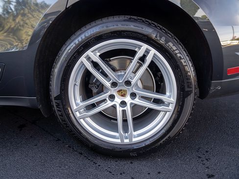 Used 2026 Porsche Macan AWD/4WD image 24
