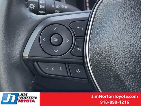 Used 2025 Toyota Corolla Cross XLE image 28