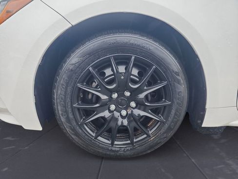 Certified 2021 Toyota Corolla LE image 14