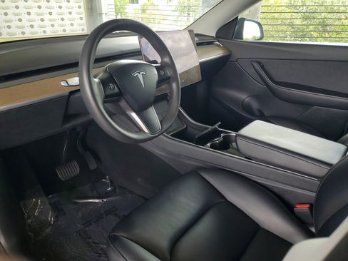 Used 2021 Tesla Model Y Long Range image 15