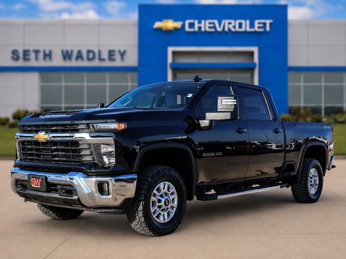 Used 2025 Chevrolet Silverado 2500 LT w/ Convenience Package AWD/4WD image 3