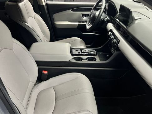 Used 2025 Honda Pilot Elite image 5