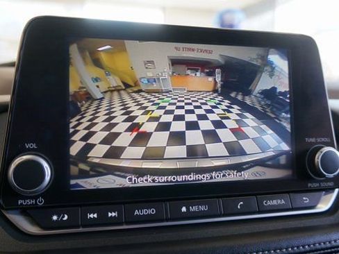 Used 2023 Nissan Rogue SV image 17