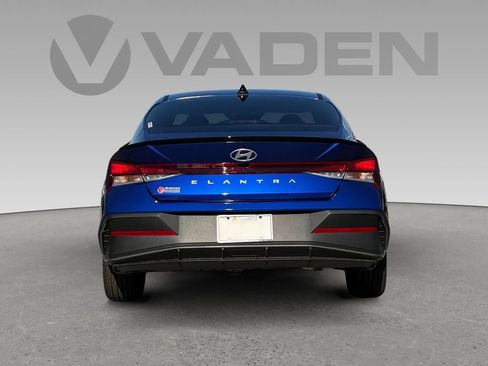 New 2025 Hyundai Elantra Sport image 18