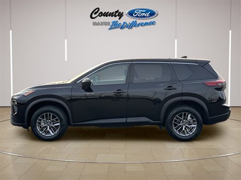 Used 2024 Nissan Rogue S image 3