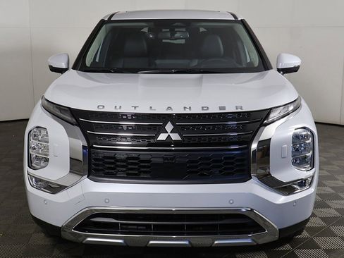 New 2025 Mitsubishi Outlander SE image 14