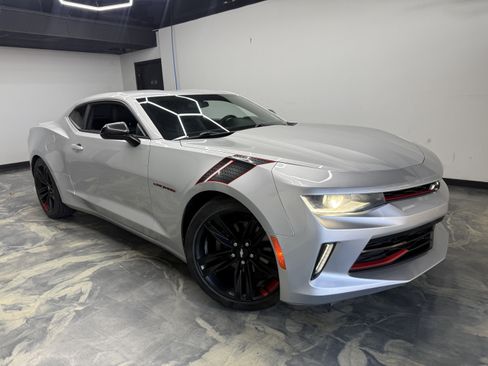 Used 2017 Chevrolet Camaro LT RWD image 4