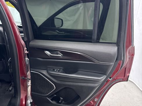 Used 2022 Jeep Grand Cherokee Altitude image 32