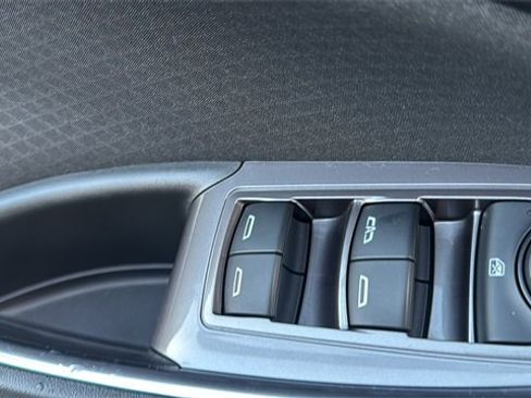 Used 2018 Chevrolet Malibu LT image 12