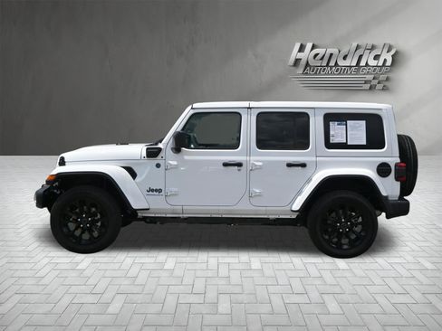 Used 2025 Jeep Wrangler Unlimited Sahara AWD/4WD image 7