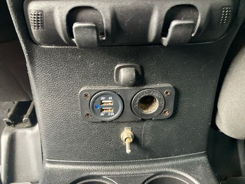 Used 2015 Jeep Wrangler Unlimited Sport w/ Connectivity Group AWD/4WD image 30