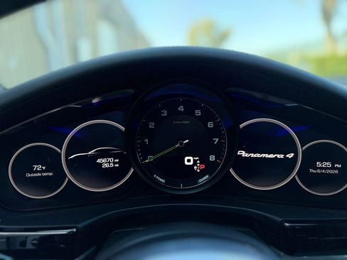 Used 2018 Porsche Panamera 4 w/ Premium Package AWD/4WD image 37