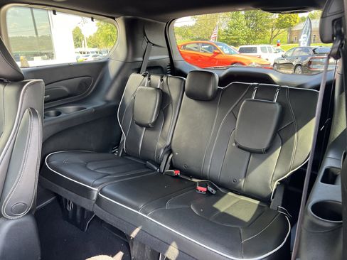 Used 2019 Chrysler Pacifica Limited w/ Advanced Safetytec Group image 10