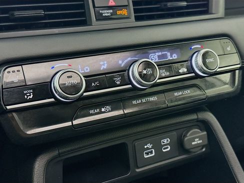 Used 2024 Honda Pilot Touring image 16