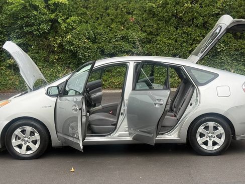 Used 2008 Toyota Prius Touring FWD image 4
