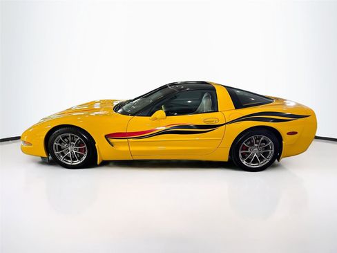Used 2004 Chevrolet Corvette Coupe w/ Preferred Equipment Group image 2