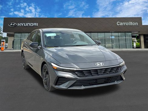 New 2026 Hyundai Elantra SEL Sport Premium FWD image 4