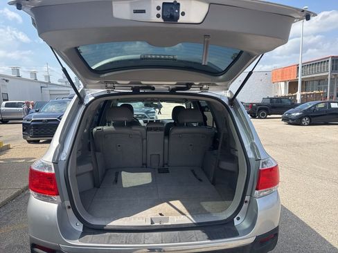 Used 2012 Toyota Highlander 4WD w/ Tech Pkg image 4
