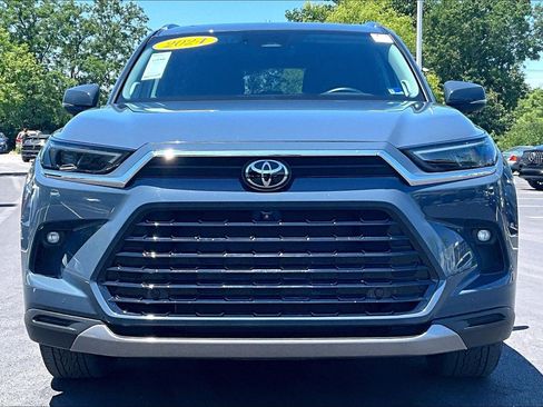 Used 2024 Toyota Grand Highlander AWD image 3